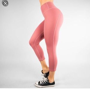 BuffBunny Capri Mauve Leggings